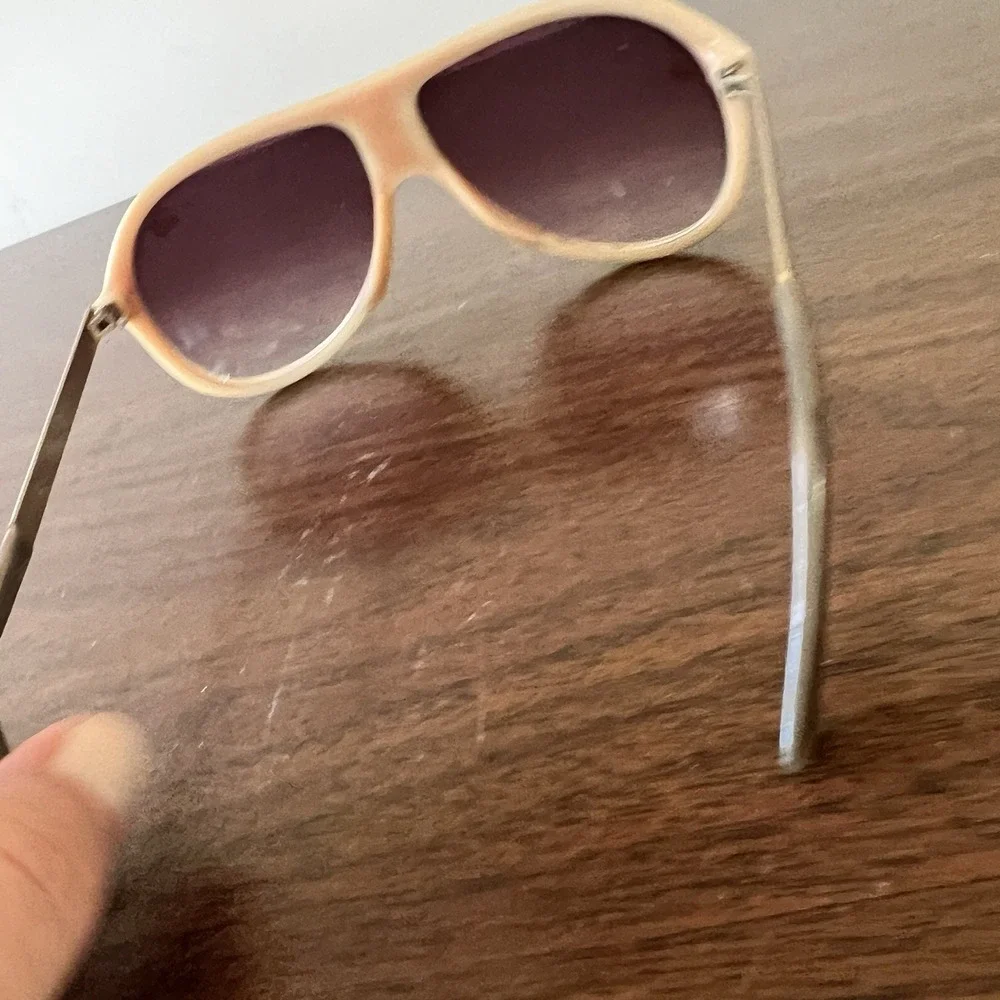 WB Vintage Aviator Sunglasses Cream Plastic‎ Metal Arms Taiwan R.O.C